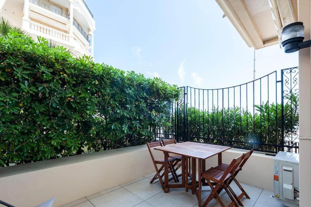 Superbe Studio Avec Terrasse En Front De Mer ม็องตง ภายนอก รูปภาพ