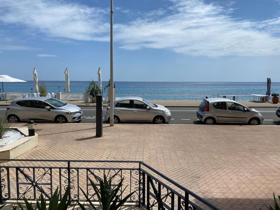 Superbe Studio Avec Terrasse En Front De Mer ม็องตง ภายนอก รูปภาพ