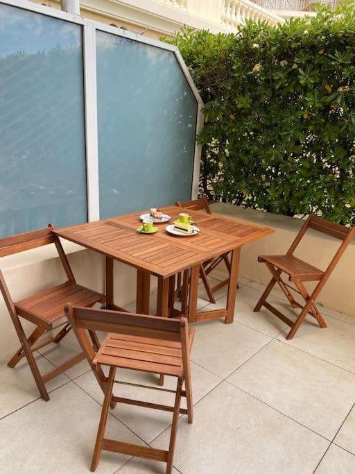 Superbe Studio Avec Terrasse En Front De Mer ม็องตง ภายนอก รูปภาพ