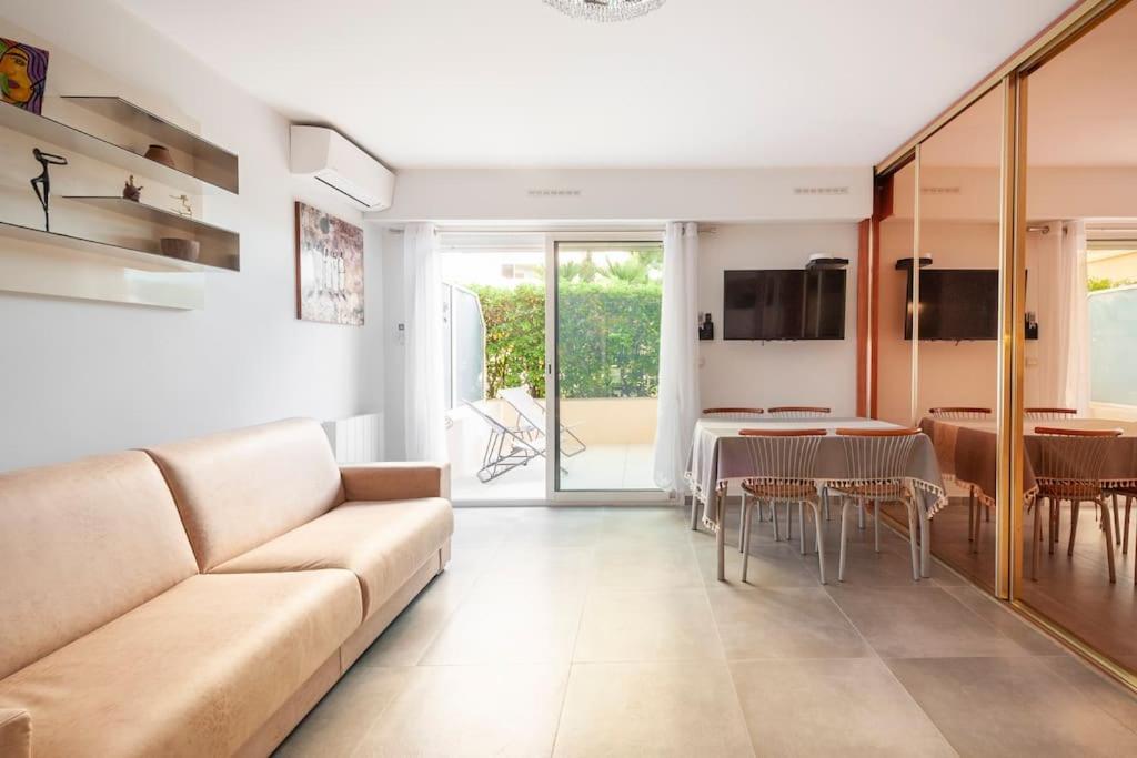 Superbe Studio Avec Terrasse En Front De Mer ม็องตง ภายนอก รูปภาพ