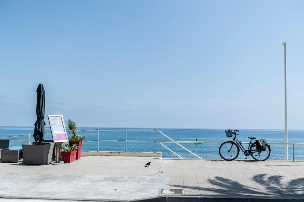 Superbe Studio Avec Terrasse En Front De Mer ม็องตง ภายนอก รูปภาพ