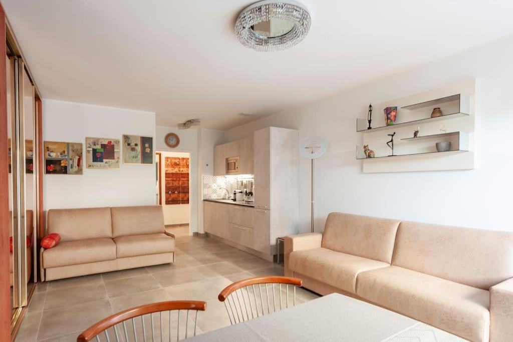 Superbe Studio Avec Terrasse En Front De Mer ม็องตง ภายนอก รูปภาพ