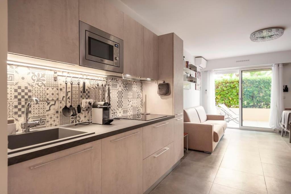 Superbe Studio Avec Terrasse En Front De Mer ม็องตง ภายนอก รูปภาพ