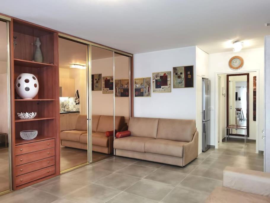 Superbe Studio Avec Terrasse En Front De Mer ม็องตง ภายนอก รูปภาพ