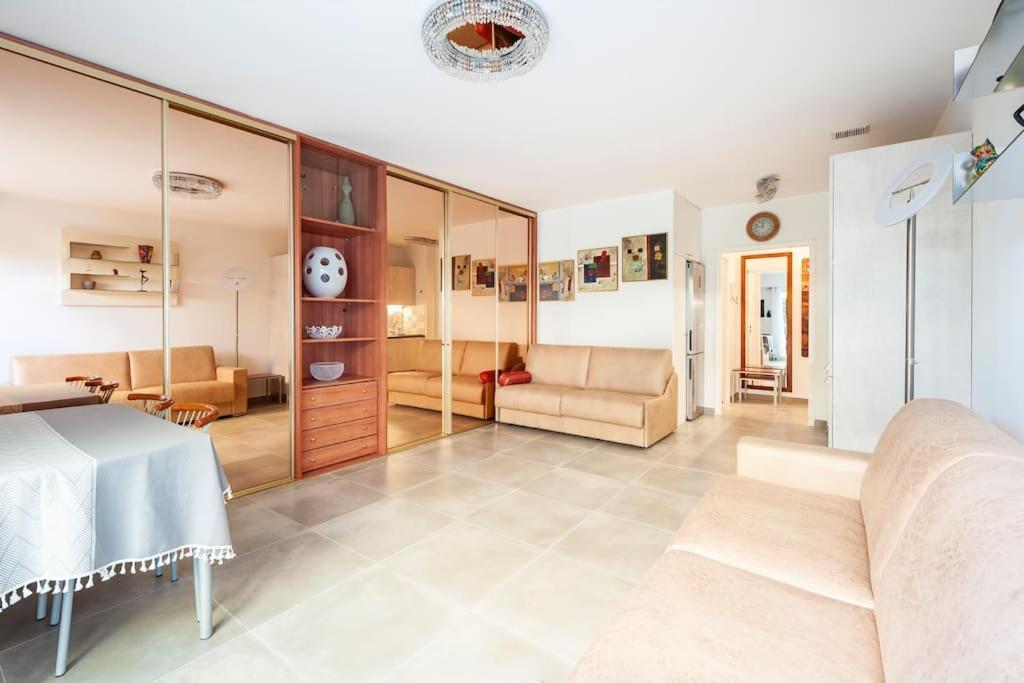 Superbe Studio Avec Terrasse En Front De Mer ม็องตง ภายนอก รูปภาพ