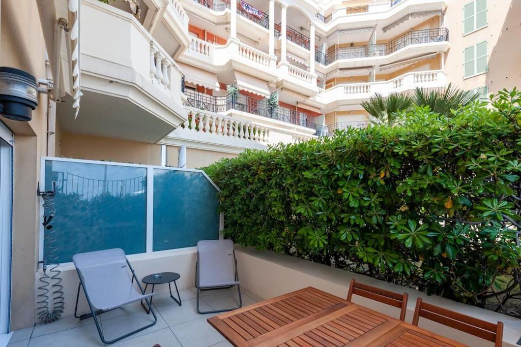 Superbe Studio Avec Terrasse En Front De Mer ม็องตง ภายนอก รูปภาพ